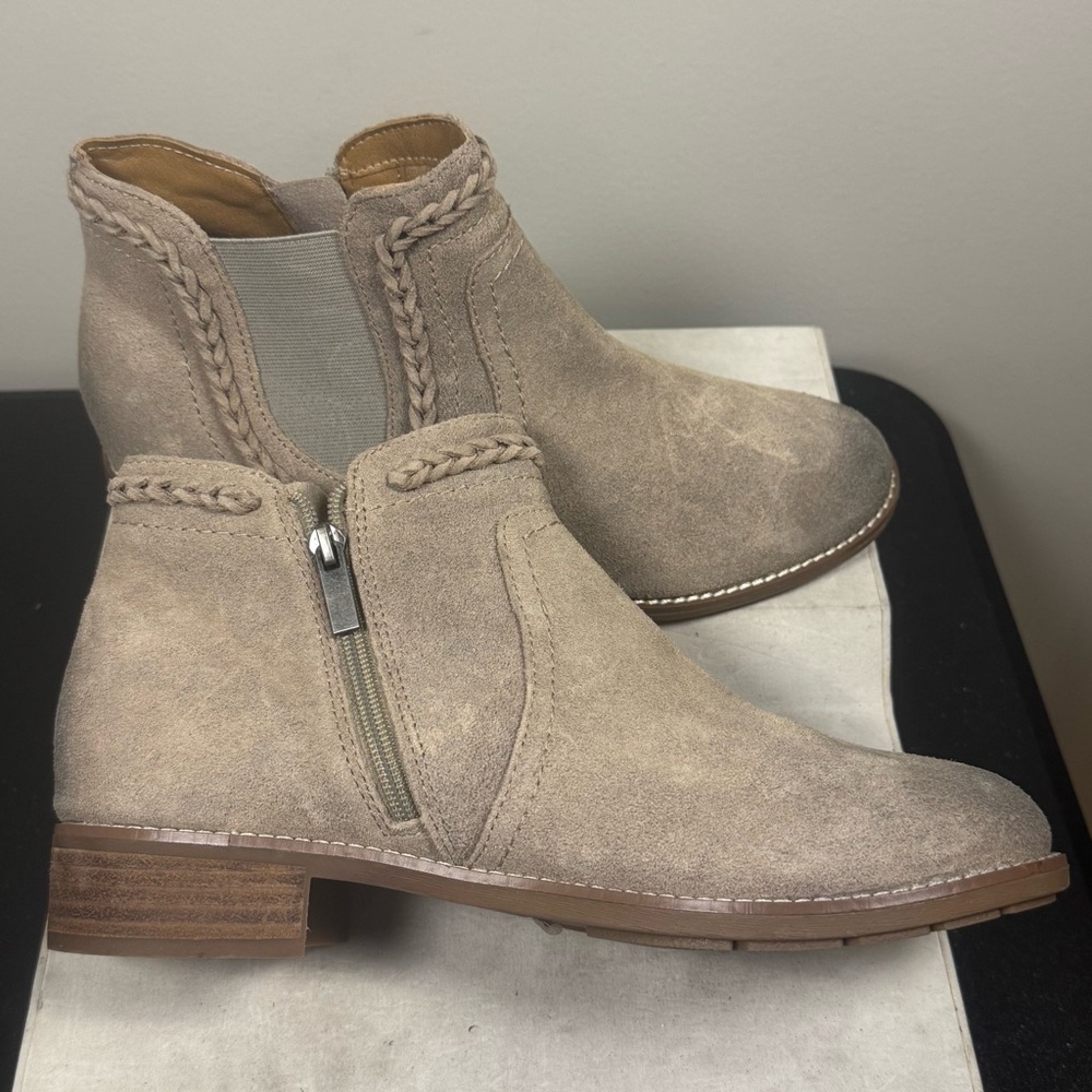 Earth Etnika Bootie, 10W, Taupe color, NWOT - Picture 9 of 15